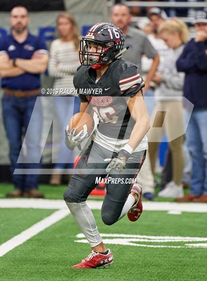 Thumbnail 2 in Sharyland vs. Boerne-Champion (UIL 5A Regional Playoff) photogallery.