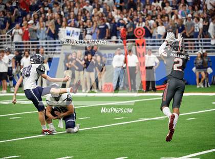 Thumbnail 3 in Sharyland vs. Boerne-Champion (UIL 5A Regional Playoff) photogallery.