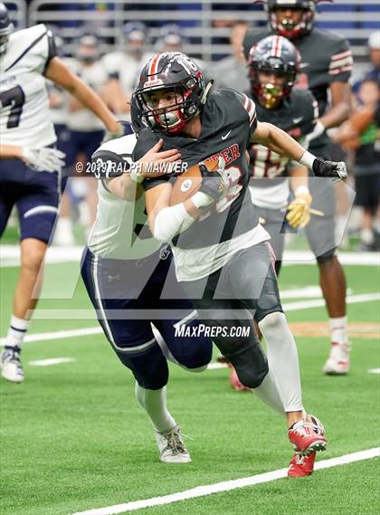 Thumbnail 3 in Sharyland vs. Boerne-Champion (UIL 5A Regional Playoff) photogallery.