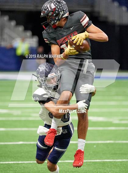 Thumbnail 2 in Sharyland vs. Boerne-Champion (UIL 5A Regional Playoff) photogallery.