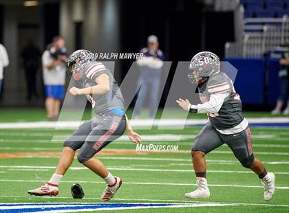 Thumbnail 3 in Sharyland vs. Boerne-Champion (UIL 5A Regional Playoff) photogallery.
