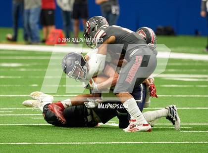 Thumbnail 3 in Sharyland vs. Boerne-Champion (UIL 5A Regional Playoff) photogallery.