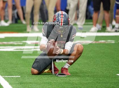 Thumbnail 3 in Sharyland vs. Boerne-Champion (UIL 5A Regional Playoff) photogallery.