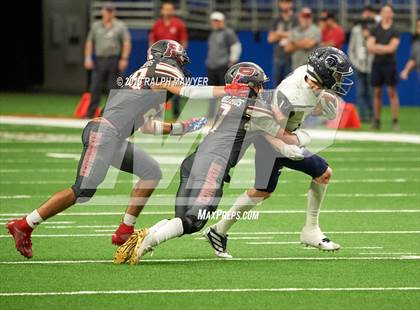Thumbnail 3 in Sharyland vs. Boerne-Champion (UIL 5A Regional Playoff) photogallery.