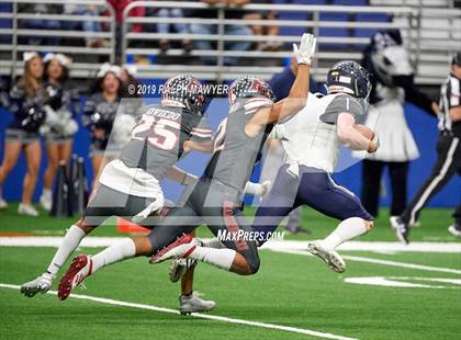 Thumbnail 3 in Sharyland vs. Boerne-Champion (UIL 5A Regional Playoff) photogallery.