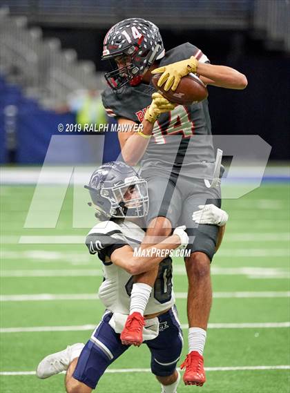 Thumbnail 3 in Sharyland vs. Boerne-Champion (UIL 5A Regional Playoff) photogallery.