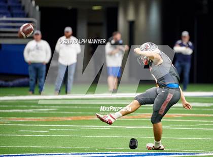 Thumbnail 2 in Sharyland vs. Boerne-Champion (UIL 5A Regional Playoff) photogallery.