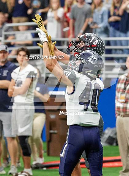 Thumbnail 3 in Sharyland vs. Boerne-Champion (UIL 5A Regional Playoff) photogallery.