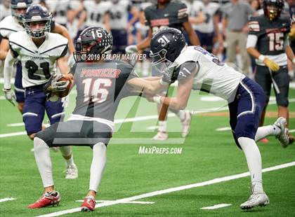 Thumbnail 3 in Sharyland vs. Boerne-Champion (UIL 5A Regional Playoff) photogallery.