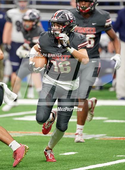 Thumbnail 3 in Sharyland vs. Boerne-Champion (UIL 5A Regional Playoff) photogallery.