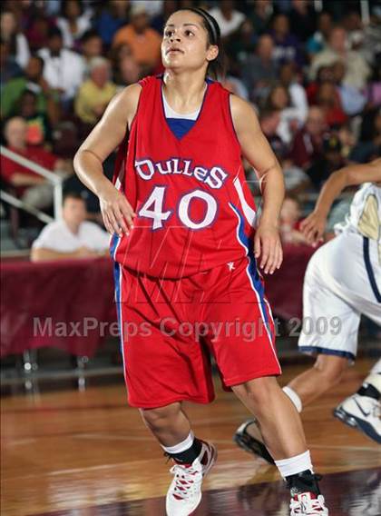 Thumbnail 2 in Dulles vs. Nimitz (Texas 5A Region 3 Semifinal) photogallery.