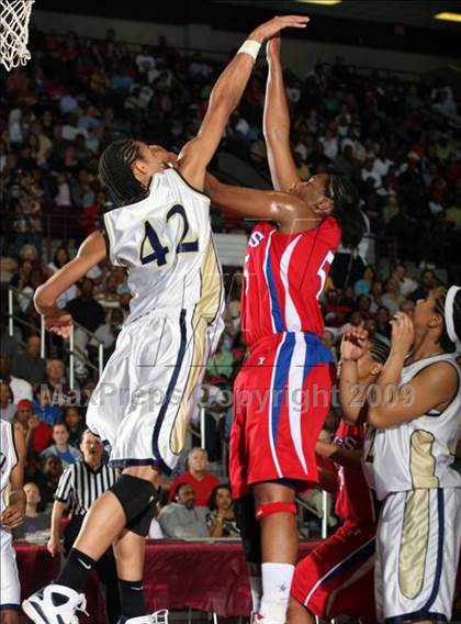 Thumbnail 2 in Dulles vs. Nimitz (Texas 5A Region 3 Semifinal) photogallery.