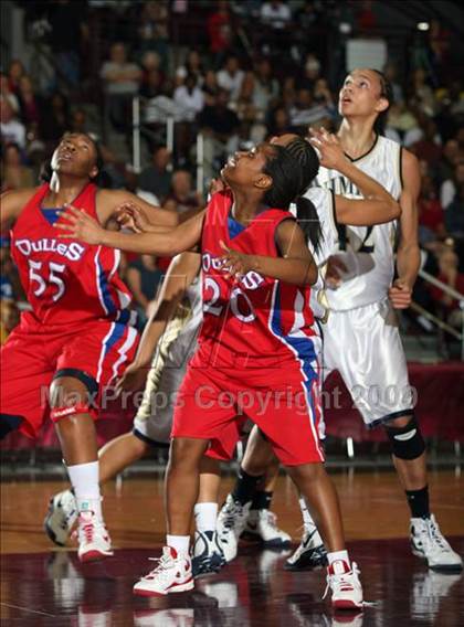 Thumbnail 3 in Dulles vs. Nimitz (Texas 5A Region 3 Semifinal) photogallery.