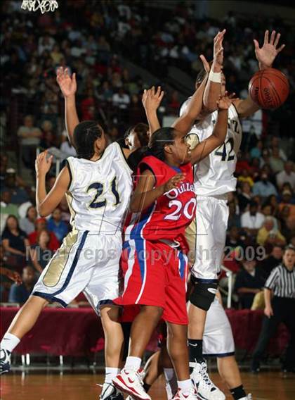 Thumbnail 1 in Dulles vs. Nimitz (Texas 5A Region 3 Semifinal) photogallery.