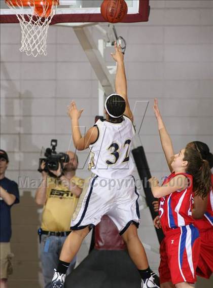 Thumbnail 2 in Dulles vs. Nimitz (Texas 5A Region 3 Semifinal) photogallery.
