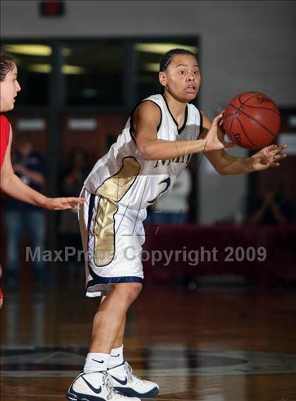 Thumbnail 2 in Dulles vs. Nimitz (Texas 5A Region 3 Semifinal) photogallery.