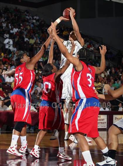 Thumbnail 1 in Dulles vs. Nimitz (Texas 5A Region 3 Semifinal) photogallery.