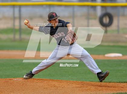 Thumbnail 1 in Kingfisher vs Tuttle photogallery.