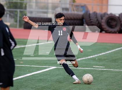 Thumbnail 3 in Harlingen vs. Edinburg North (Bi-District) photogallery.