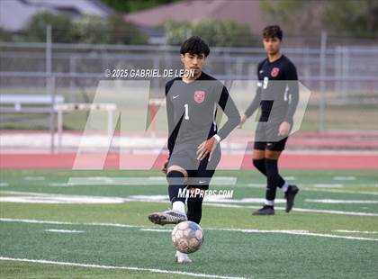 Thumbnail 3 in Harlingen vs. Edinburg North (Bi-District) photogallery.