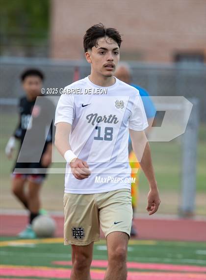 Thumbnail 2 in Harlingen vs. Edinburg North (Bi-District) photogallery.