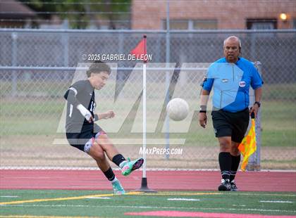 Thumbnail 1 in Harlingen vs. Edinburg North (Bi-District) photogallery.