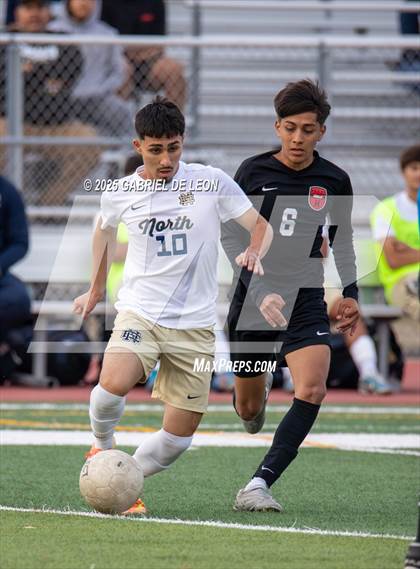 Thumbnail 3 in Harlingen vs. Edinburg North (Bi-District) photogallery.