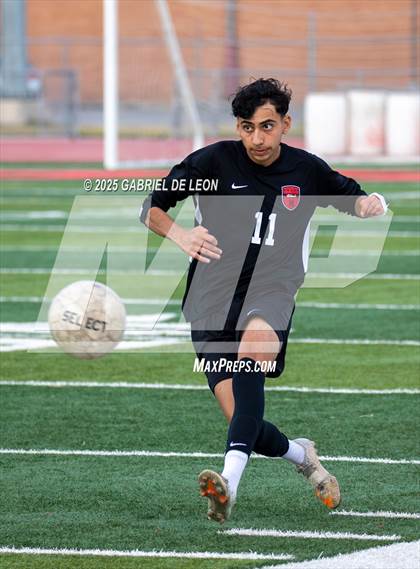 Thumbnail 3 in Harlingen vs. Edinburg North (Bi-District) photogallery.