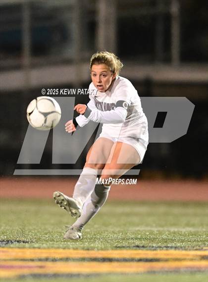 Thumbnail 1 in North Haven vs. East Catholic (CIAC Class L Semifinal) photogallery.