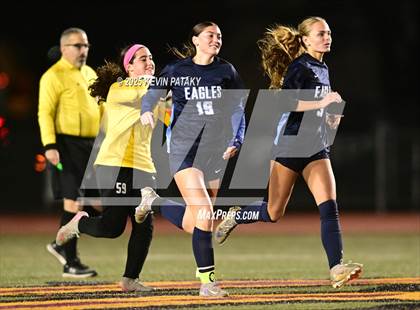 Thumbnail 1 in North Haven vs. East Catholic (CIAC Class L Semifinal) photogallery.