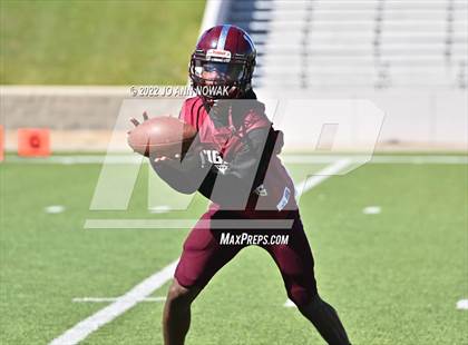 Thumbnail 2 in Heights vs. Stratford (UIL 6A Bi-District Playoff) photogallery.