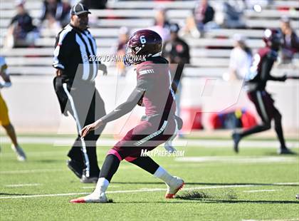 Thumbnail 2 in Heights vs. Stratford (UIL 6A Bi-District Playoff) photogallery.