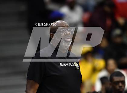 Thumbnail 1 in Simeon vs. Kenwood photogallery.