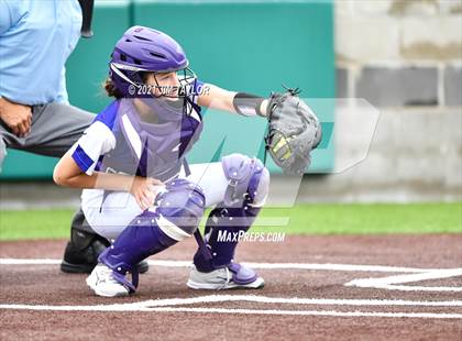 Thumbnail 3 in Jacksboro vs Comanche (UIL 3A Bi-District) photogallery.