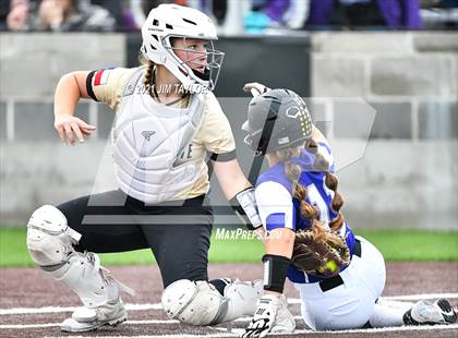 Thumbnail 1 in Jacksboro vs Comanche (UIL 3A Bi-District) photogallery.