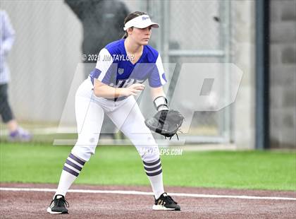 Thumbnail 1 in Jacksboro vs Comanche (UIL 3A Bi-District) photogallery.
