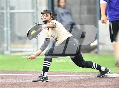 Thumbnail 3 in Jacksboro vs Comanche (UIL 3A Bi-District) photogallery.