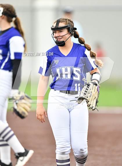 Thumbnail 3 in Jacksboro vs Comanche (UIL 3A Bi-District) photogallery.
