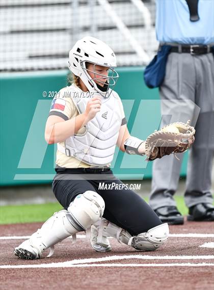 Thumbnail 2 in Jacksboro vs Comanche (UIL 3A Bi-District) photogallery.