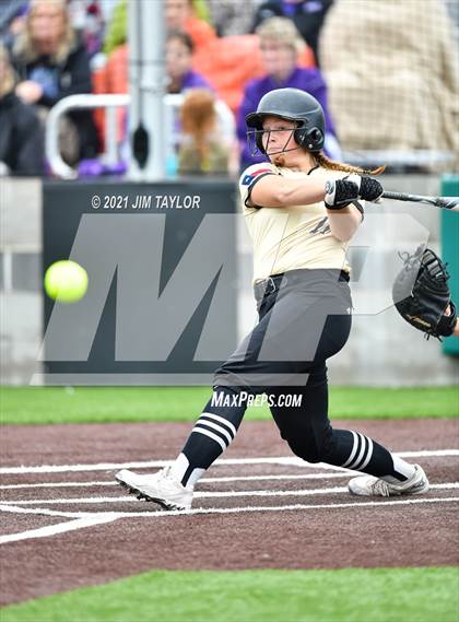 Thumbnail 1 in Jacksboro vs Comanche (UIL 3A Bi-District) photogallery.