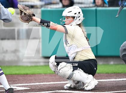 Thumbnail 3 in Jacksboro vs Comanche (UIL 3A Bi-District) photogallery.