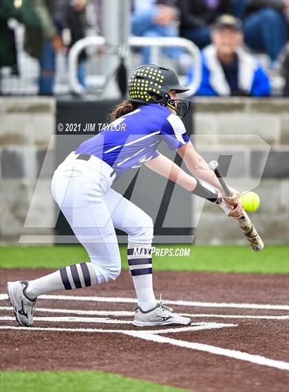 Thumbnail 3 in Jacksboro vs Comanche (UIL 3A Bi-District) photogallery.
