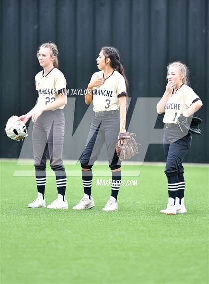 Thumbnail 2 in Jacksboro vs Comanche (UIL 3A Bi-District) photogallery.