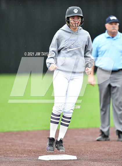 Thumbnail 1 in Jacksboro vs Comanche (UIL 3A Bi-District) photogallery.