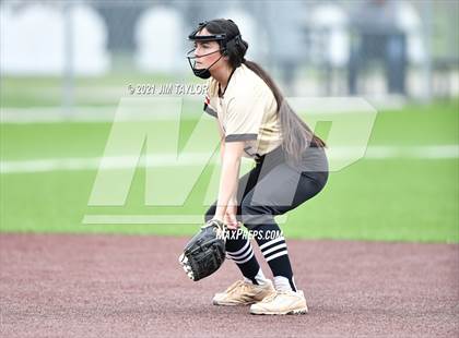 Thumbnail 2 in Jacksboro vs Comanche (UIL 3A Bi-District) photogallery.