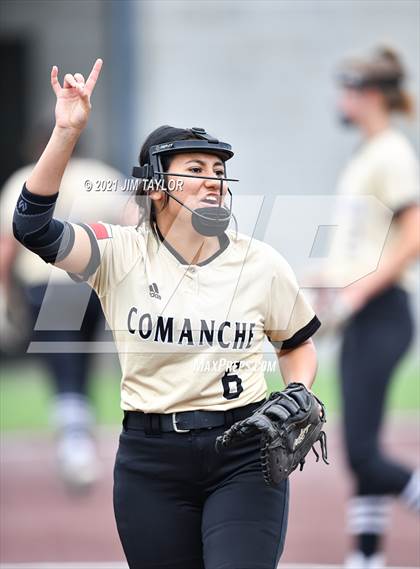 Thumbnail 1 in Jacksboro vs Comanche (UIL 3A Bi-District) photogallery.