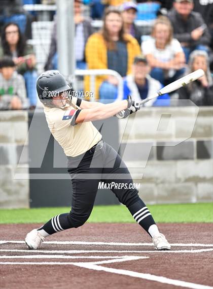 Thumbnail 2 in Jacksboro vs Comanche (UIL 3A Bi-District) photogallery.
