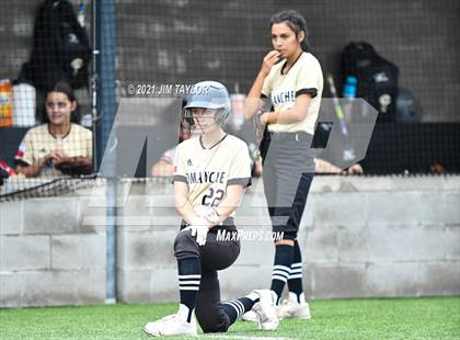 Thumbnail 3 in Jacksboro vs Comanche (UIL 3A Bi-District) photogallery.