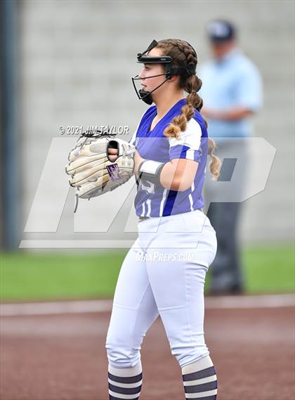 Thumbnail 1 in Jacksboro vs Comanche (UIL 3A Bi-District) photogallery.