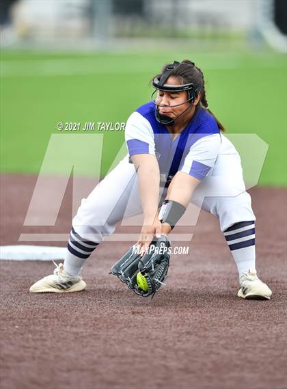 Thumbnail 2 in Jacksboro vs Comanche (UIL 3A Bi-District) photogallery.